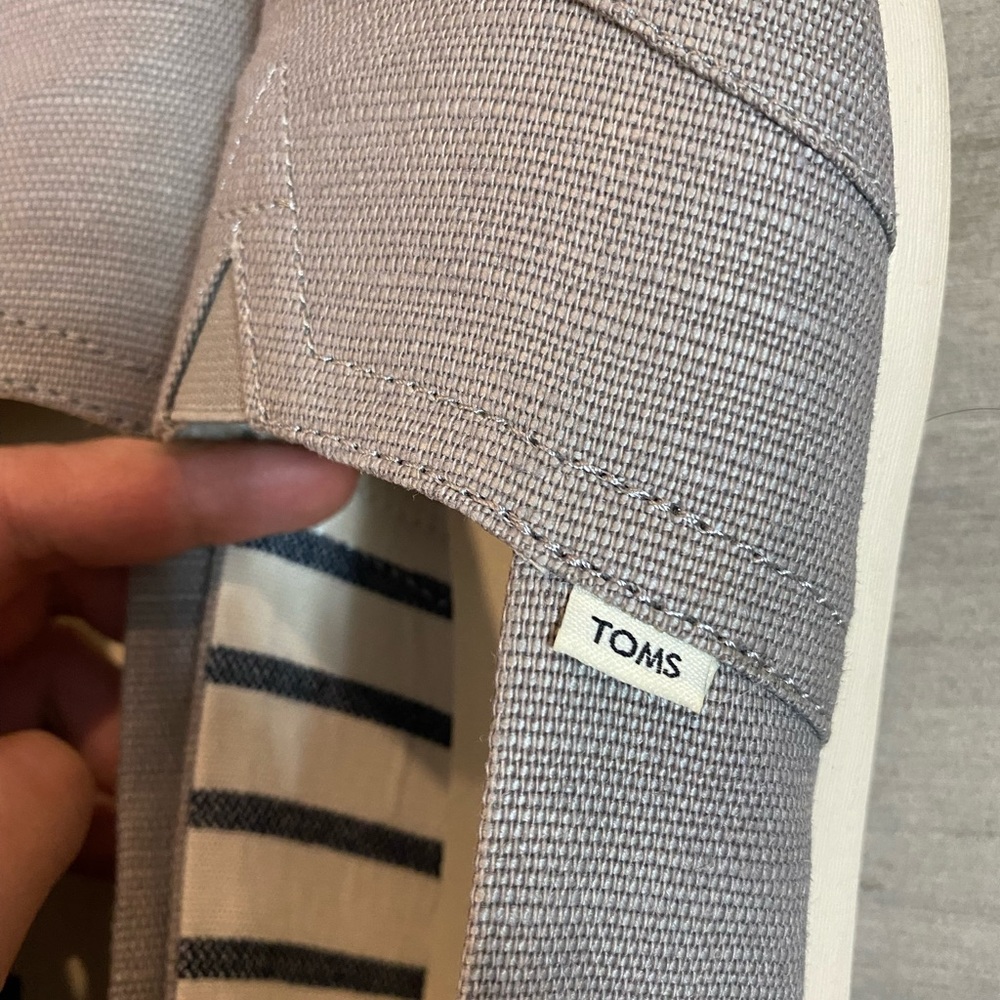 Toms Women’s Alpargata Size 8.5 Color Morning Dove in a great condition